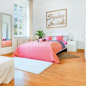  Apartament Bis 6 Personen - Helle, Ruhige Whg, 2 Baeder, Dd Neustadt, Lage