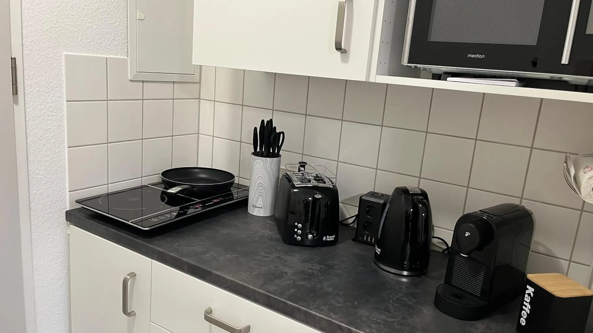 Studio An Der Elbe Mit Balkon, Kueche Und Netflix Dresden 0*,  Deutschland